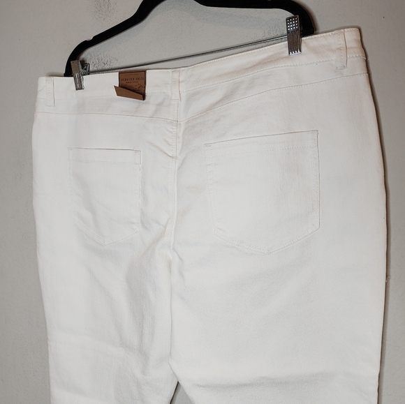 NWT Coldwater Creek Embroidered White Ankle Stretch Denim Jeans Size 20 - Picture 8 of 16